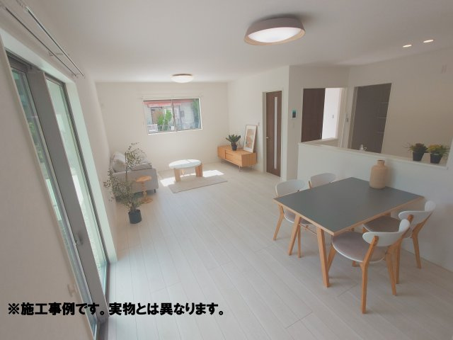 ◇高松市国分寺町新居オール電化住宅⑩◇食洗器や網戸等が設置されているオール電化住宅！の居間・リビング|完成予想図
仕事スペースをリビングの一角に設けたり、家の中でアウトドア感を楽しむことが可能な１９.２帖の広いリビングが魅力的なお家です。
