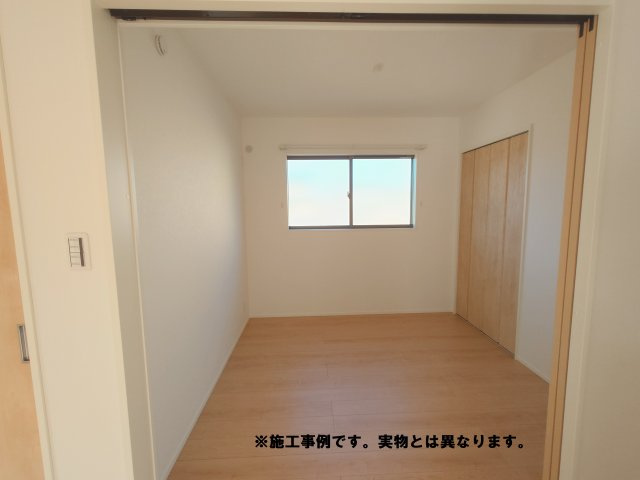 ◇高松市成合町オール電化住宅⑥◇初期費用が抑えられるオール電化住宅です(^^♪の洋室|１階洋室完成予想図
１階洋室は子供部屋やリモートワーク等の生活スタイルに柔軟に対応できます。
1階に洋室を設けることで、生活動線や家事動線が短くなり、子育てや老後の生活がしやすくなります。