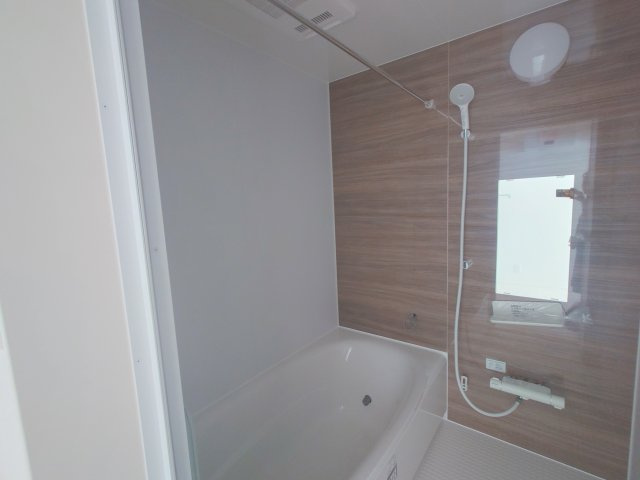 ◇高松市成合町オール電化住宅⑥◇初期費用が抑えられるオール電化住宅です(^^♪の浴室|浴室
広い浴室は子供がのびのび遊べるのはもちろん、将来、介護が必要になった時にもとても便利です。