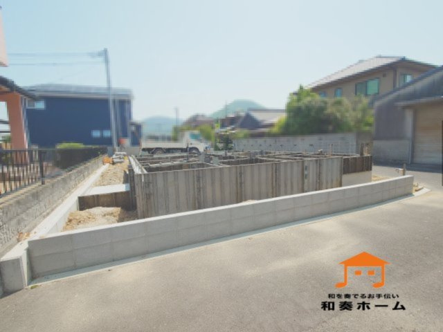 クレイドルガーデン坂出市川津町第１◇耐震等級３取得の地震に強いオール電化住宅です！の前面道路含む現地写真|外観
ゆったりとした区画で家族の複数台所有や来客用駐車や将来的な車の増台にも対応しやすいです。