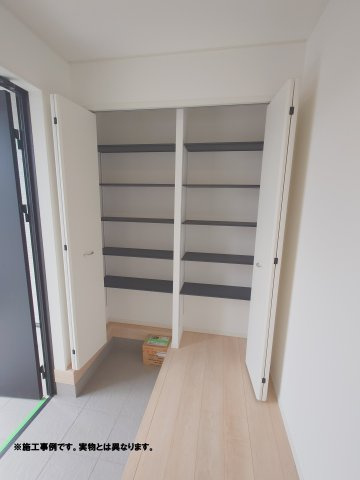 クレイドルガーデン坂出市川津町第１◇耐震等級３取得の地震に強いオール電化住宅です！の収納|玄関収納完成予想図
靴や屋外で使用する様々なものを効率的に収納できる収納力豊富なSICです。