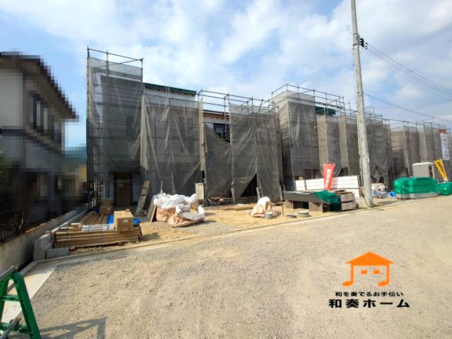 リーブルガーデン高松市国分寺町国分第一◇2026年度補助金対象の長期優良住宅です！の前面道路含む現地写真|前面道路が広いので、ファミリーカーのような大きな車でも車庫入れも余裕を持ってできるのが魅力的なお家です。