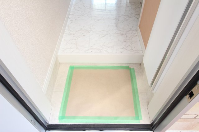 サザンテラス井土ヶ谷の玄関|同アパートの参考写真です。