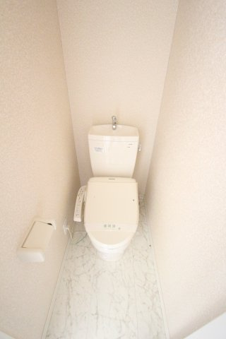 サザンテラス井土ヶ谷のトイレ|同アパートの参考写真です。