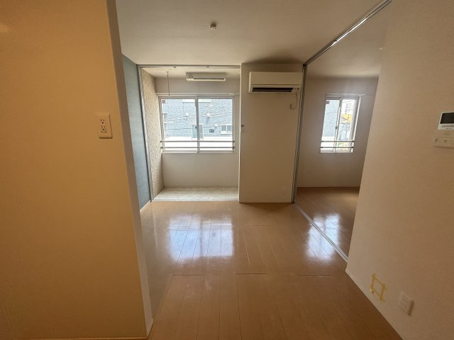 Ｄ-ｒｏｏｍ元町の居間・リビング
