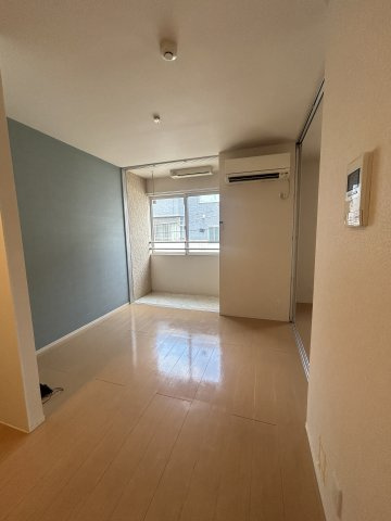 Ｄ-ｒｏｏｍ元町の居間・リビング