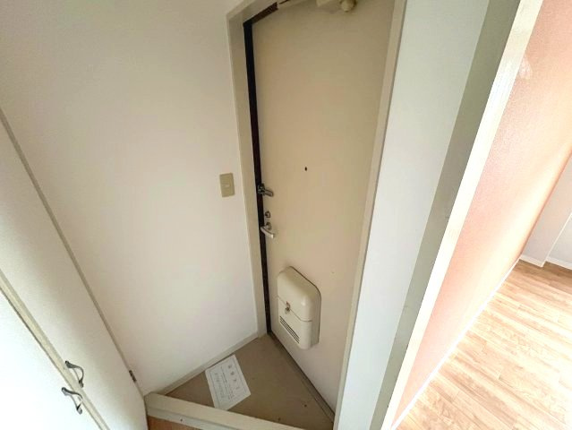 メゾンドソレイユ滝谷の玄関