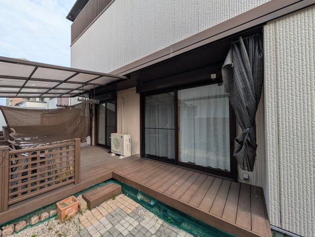 久留米市宮ノ陣４丁目　中古戸建の庭|ウッドデッキのんびりと過ごせそうです。