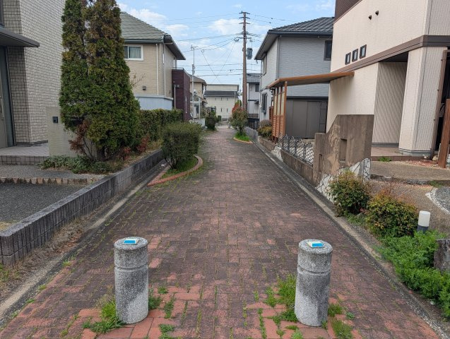 久留米市宮ノ陣４丁目　中古戸建の前面道路含む現地写真|東側道路です。