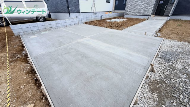 下妻市長塚5期　新築戸建　3号棟の駐車場|並列2台駐車可能なゆとりのあるカースペース。通勤やお出かけも快適にスタートできます。