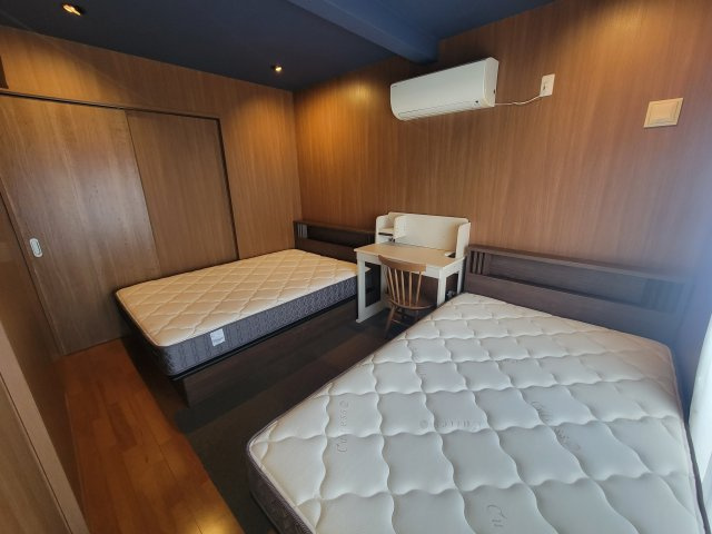 山王２１５７戸建の洋室