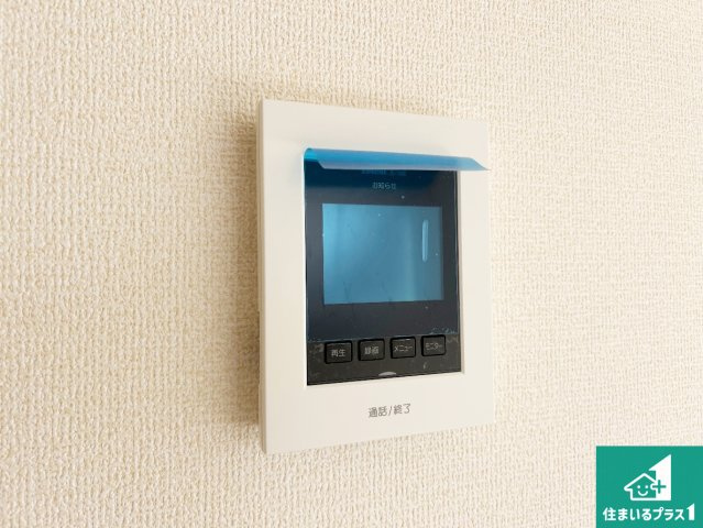 伊丹市鈴原町　新築一戸建ての防犯設備|カラーモニターインターホン！声だけでなく来訪者の姿や顔がモニターで確認できるので、小さなお子様がいらっしゃるご家庭でも安心できます！