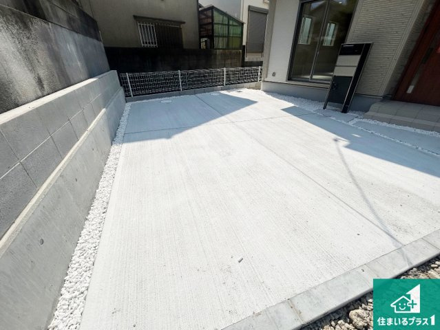 伊丹市鈴原町　新築一戸建ての駐車場|駐車スペース！散水栓があるので、こまめに愛車を洗えます！
