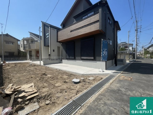 伊丹市鈴原町　新築一戸建ての前面道路含む現地写真|車通りの少ない前面道路！お子様がいらっしゃるご家族でも安心！
