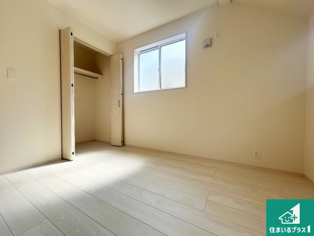 伊丹市鈴原町　新築一戸建ての洋室|シンプルな洋室は、自分好みのインテリアが楽しめます♪ご家族とインテリアや家具を選びに行くのは新築購入時の醍醐味の一つです。ぜひお楽しみください♪