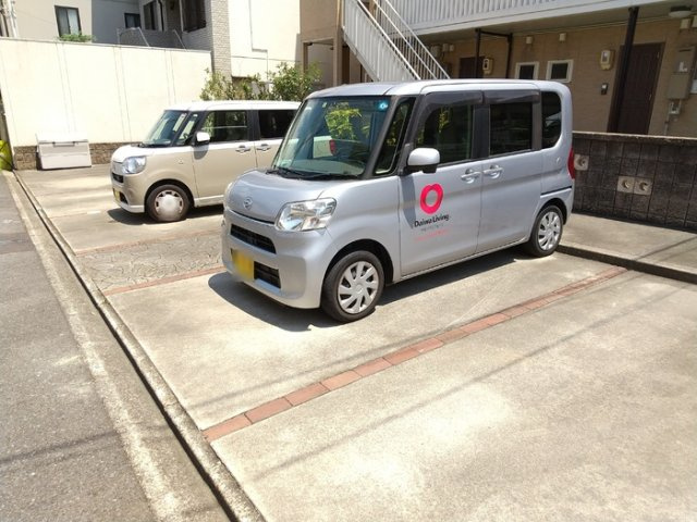 アンフィニドミールの駐車場