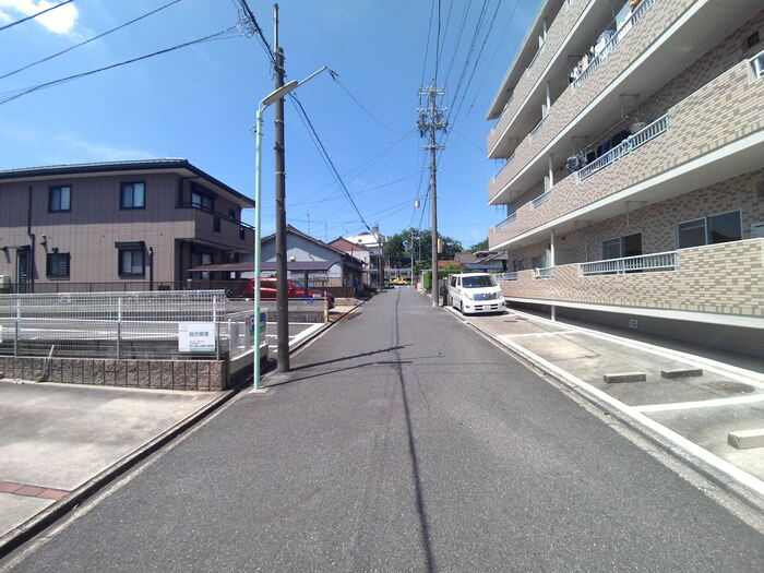 アンフィニドミールの駐車場