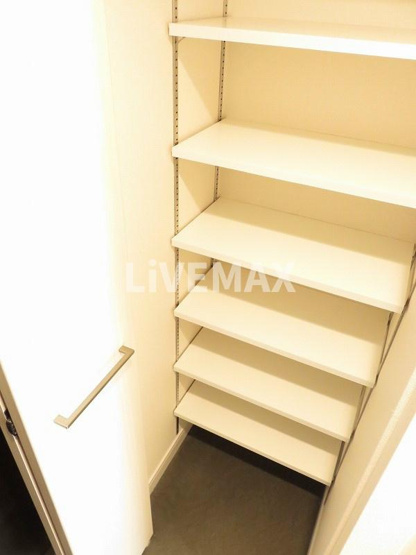 【収納】プレサンス大阪福島レシェンテ