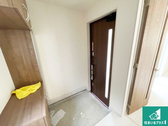29日(土)30日(日)現地ご見学可能！　伊丹市鈴原町　新築一戸建ての玄関|シューズボックスにはたくさんの靴が収納できるので玄関周りはいつもスッキリ！ご家族が増えても安心！