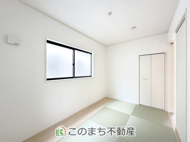 CRADLEGARDEN壬生町緑町第3の和室|お子様のお昼寝にも便利な和室です。大きな窓から暖かな日差しが差し込みます♪