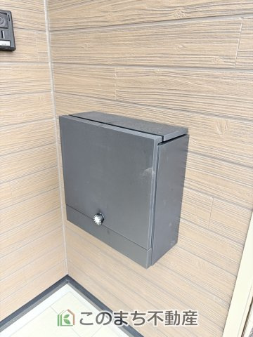 CRADLEGARDEN壬生町緑町第3の設備|留守時の配達物は宅配ボックスで受け取ることができて便利です♪
