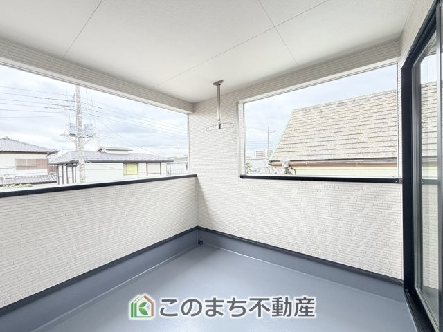 CRADLEGARDEN壬生町緑町第3のバルコニー|南向きの大型バルコニーは陽当り良好で、たっぷりのお洗濯物もよく乾きます！
さらにインナーバルコニーなので雨の日でも安心してお出かけできますね♪