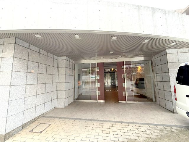 日神パレステージあきる野南のエントランス