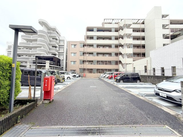 日神パレステージあきる野南の駐車場