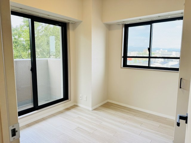 藤和シティホームズ西八王子の子供部屋|～4.5帖の洋室　2面採光で明るく風通しの良いお部屋です～