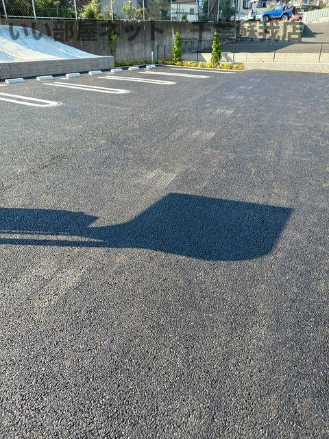 ハイグレイス５番館の駐車場|カースペースがあります