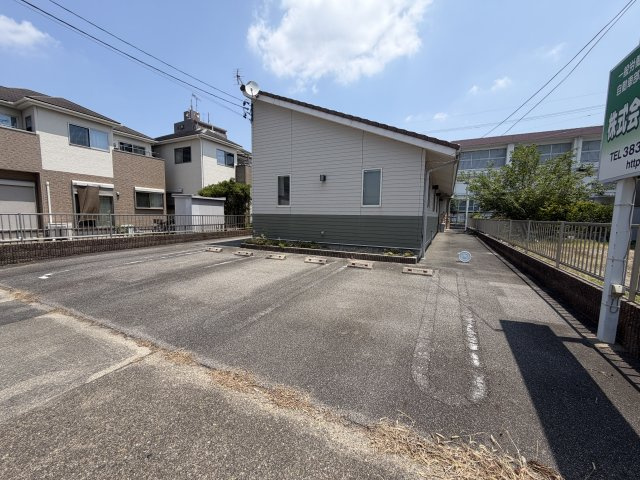 十一屋店舗の駐車場