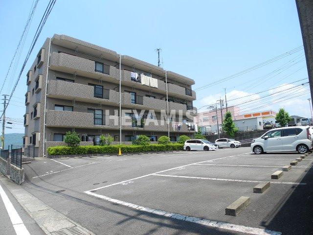 イーストコート尾上の駐車場