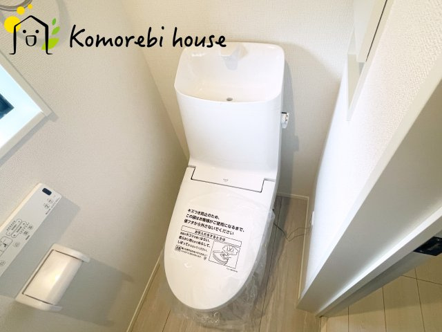 桶川市泉　5期　新築一戸建て　グラファーレ　01のトイレ|ゆったりとした空間のトイレです