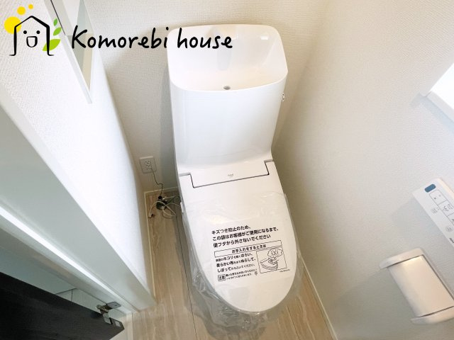 桶川市泉　5期　新築一戸建て　グラファーレ　01のトイレ|コンパクトで使いやすいトイレです