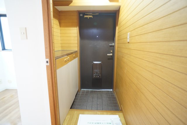 ＮＥＯダイキョー逆瀬川の玄関