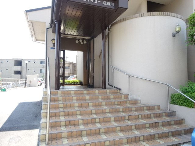 ＮＥＯダイキョー逆瀬川のエントランス