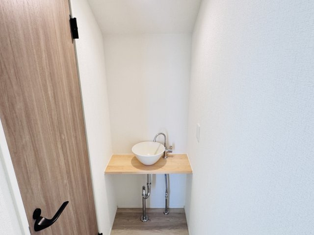 柏市酒井根５丁目新築戸建【酒井根小学校：10分】の洗面所|2F手洗いスペース