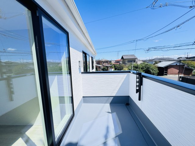 柏市酒井根５丁目新築戸建【酒井根小学校：10分】のバルコニー|寝室前南向きバルコニー・日当たり良好♪