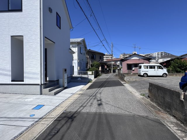 柏市酒井根５丁目新築戸建【酒井根小学校：10分】の前面道路含む現地写真|東側前面道路