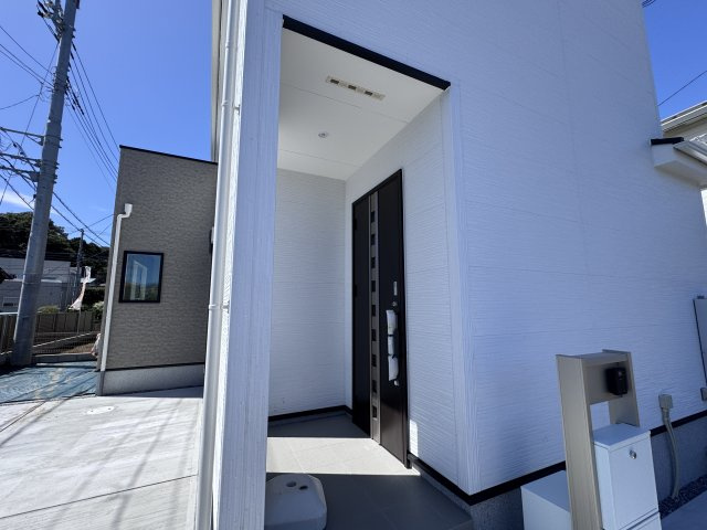 柏市酒井根５丁目新築戸建【酒井根小学校：10分】のエントランス|エントランス・玄関ポーチ