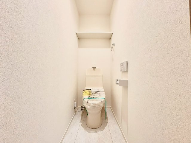 中野区白鷺3丁目　新築戸建のトイレ|ウォシュレット付きのトイレはいつも快適！

現地ご見学希望・資料請求などお気軽にお問い合わせ下さい！
03-5990-5201