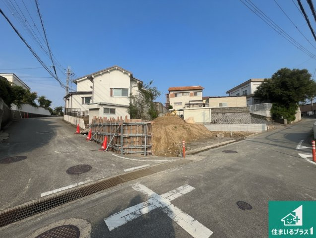 明石市藤江　新築一戸建ての前面道路含む現地写真|周辺は落ち着いた街並みの住宅地！子育てがしやすい住環境です！まだ未完成ですが、現地でしかわからない事もございます。是非一度ご覧ください。