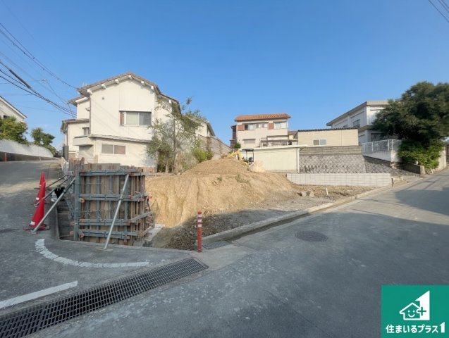 明石市藤江　新築一戸建ての前面道路含む現地写真|周辺は落ち着いた街並みの住宅地！子育てがしやすい住環境です！まだ未完成ですが、現地でしかわからない事もございます。是非一度ご覧ください。
