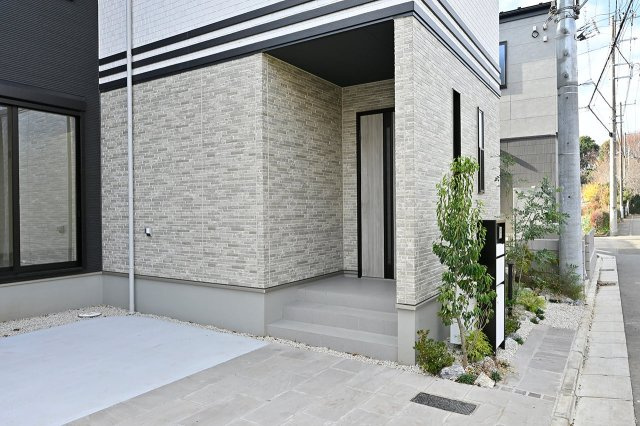 練馬区立野町　最終1棟　オール電化×ハイグレード住宅の玄関