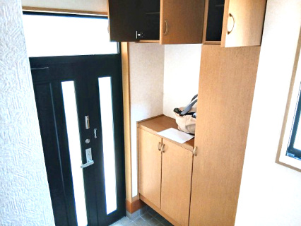 滑川町月の輪3丁目 中古戸建の玄関