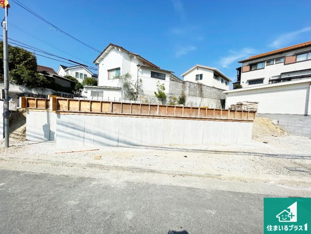 明石市藤江　新築一戸建ての外観|周辺は落ち着いた街並みの住宅地！子育てがしやすい住環境です！まだ未完成ですが、現地でしかわからない事もございます。是非一度ご覧ください。