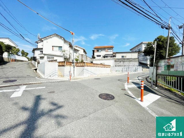 明石市藤江　新築一戸建ての前面道路含む現地写真|周辺は落ち着いた街並みの住宅地！子育てがしやすい住環境です！まだ未完成ですが、現地でしかわからない事もございます。是非一度ご覧ください。