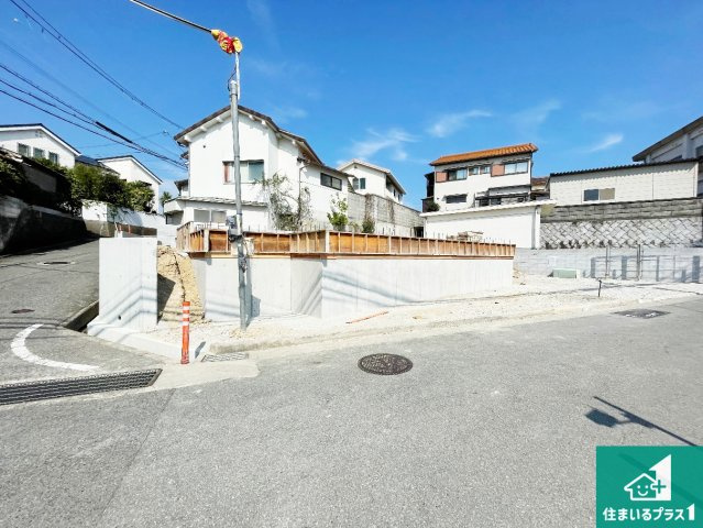 明石市藤江　新築一戸建ての外観|周辺は落ち着いた街並みの住宅地！子育てがしやすい住環境です！まだ未完成ですが、現地でしかわからない事もございます。是非一度ご覧ください。