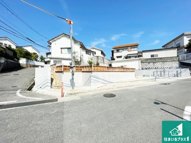明石市藤江　新築一戸建ての外観|周辺は落ち着いた街並みの住宅地！子育てがしやすい住環境です！まだ未完成ですが、現地でしかわからない事もございます。是非一度ご覧ください。