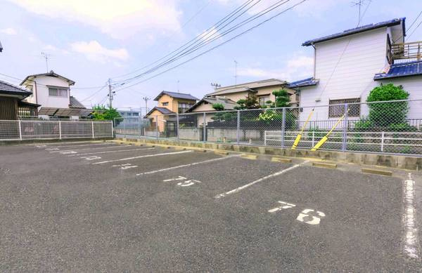 ビレッジハウス野芥1号棟の駐車場|駐車場があるので、車を買う予定の方も安心です